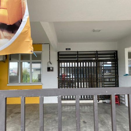Farnira Exclusive Homestay Kampung Raja Exterior photo